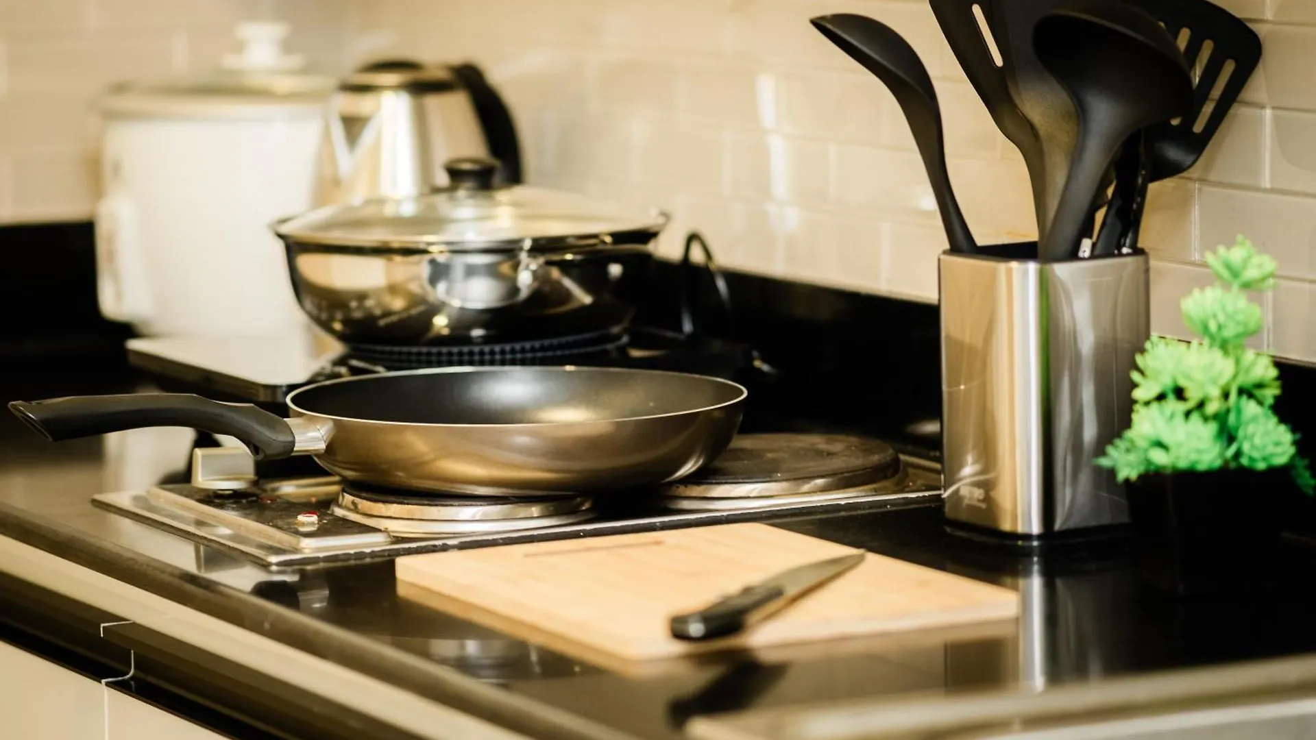 Premium Family Suite Near Moa Manila Aparthotel